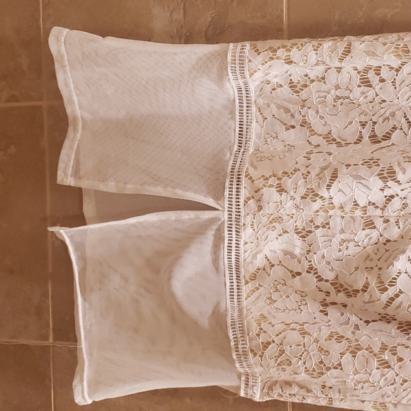 White lace dress, midi, size 10, criss cross strap - Picture 5 of 6